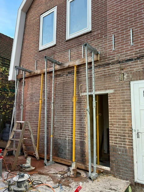 Hak- en breekwerk buitenmuur Oostzaan