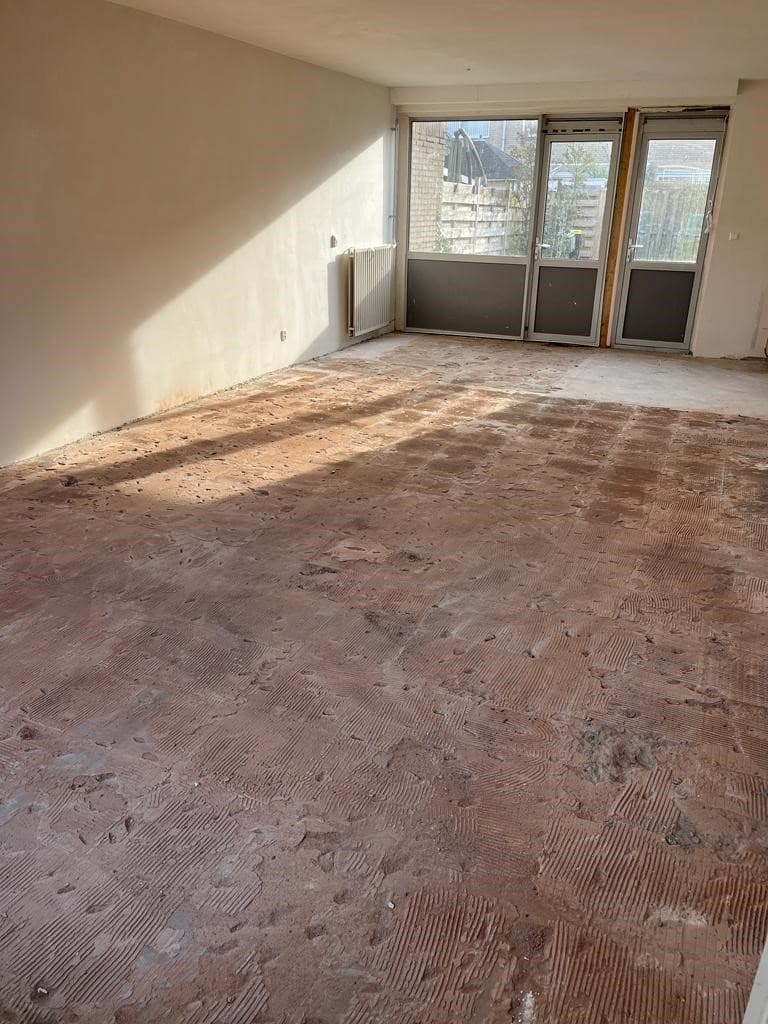 Tegelvloer verwijderen woonkamer - foto 4